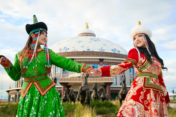 Obraz premium Two Mongolian girls wearing traditional Mongolian tribal costumes
