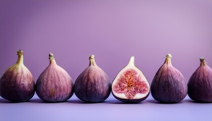 Obraz premium 熟したイチジクと淡いラベンダー背景が調和し、シンプルでありながらリッチな印象を与える構図 