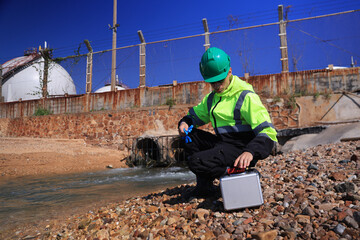 By walking around the Refinery Industrial zone, chemical engineers or environmentalists examine and collect wastewater samples.