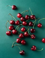 アイスグリーンの柔らかな背景に、さくらんぼがシンプルに配置され、春の明るい雰囲気が広がる構図
