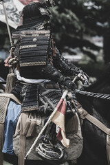 甲冑を着た騎馬武者