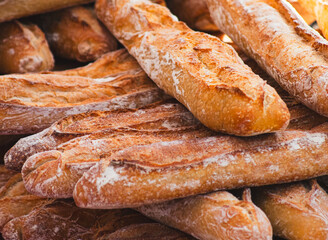 Frisches Baguette auf französischem Markt