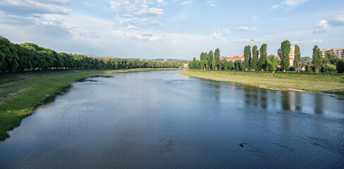 It is already a river in Transcarpathia and eastern Slovakia. Left tributary of the Laborets.