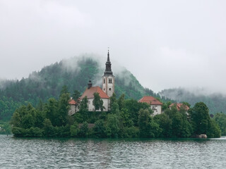  Eglise Sainte-Marie sur l'île de Bled en Slovénie