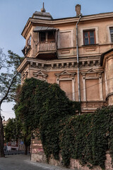 Walking through the streets of Odessa can see a lot of interesting architecture.