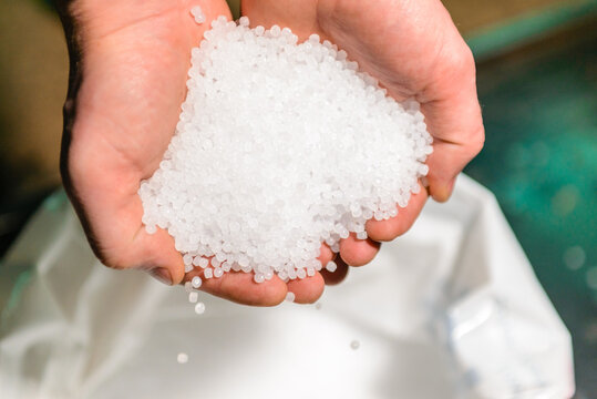 White plastic grain, plastic polymer granules,hand hold Polymer pellets, Raw materials for making water pipes, Plastics from petrochemicals and compound extrusion, resin from plant polyethylene.