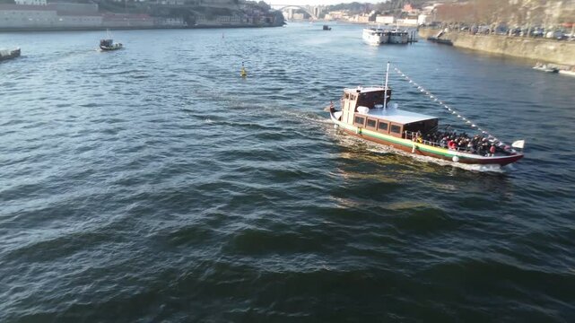 Porto: Encanto da Ribeira com o Rio Douro e Barcos Tradicionais