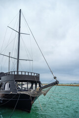 Obraz premium At sea you can see a great variety of yachts and ships.