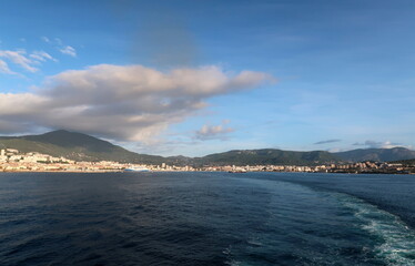 port d'Ajaccio en Corse arrivée par la mer