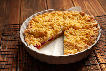 Cake with streusel