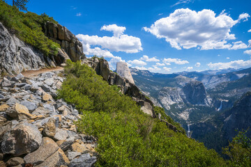Fototapeta premium hiking the panorama trail in yosemite national park, california