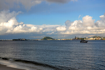 Obraz premium Niteroi from Rio de Janeiro view