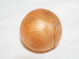 タマネギ（玉葱）。日本 北海道産。
2024年12月。
Onion. Grown in Hokkaido, Japan.
December 2024.