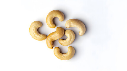 Obraz premium Cashew nuts arranged on a white background