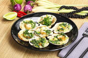 Grilled scallops with green onion