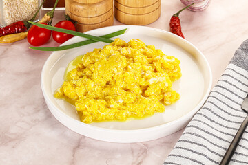 Scrambled egg in the bowl
