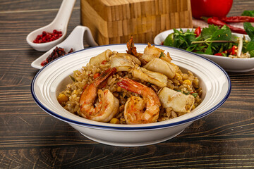 Vietnamese fried rice with prawn and squid Kom Ran