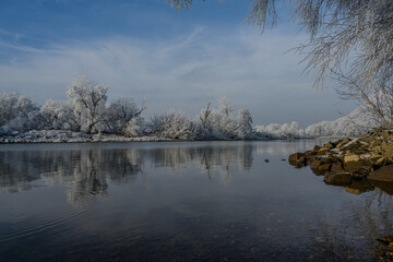 Ein frostiger Neujahrstag an der niederbayerischen Donau
