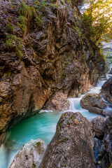 Obraz premium Dramatic Alpine Gorge: Hiking the Wolfsklamm