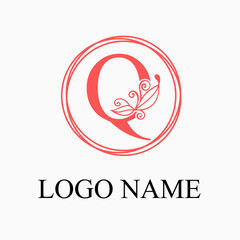 Q Letter Monogram Logo with Floral for Beauty, Skincare, Fashion Business Logo Idea. Feminine Logo Concept. Simple Minimalist Floral Logo Vector