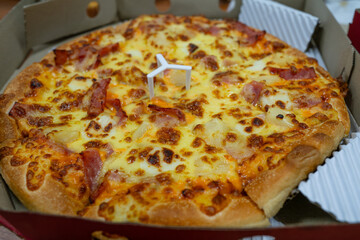 Pizza is a very delicious and appetizing food.