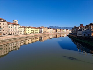 Obraz premium Architecture of buildings on the banks of the Arno River, captured on the Solferino Bridge, near Pisa Centrale, in Italy. 