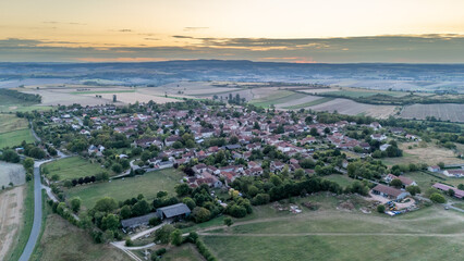 Le petit village de Charroux en Auvergne dans l'allier
