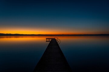 Steg im Sonnenuntergang am Starnberger See