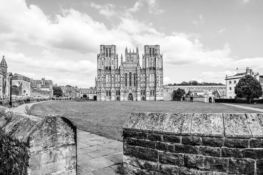 The Cathderal of Wells, the Cathedral Church of St. Andrew the Apostle in Wells, Somerset, England, UK in black and white