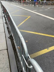 Barri&egrave;res pour baliser la route pour les courses