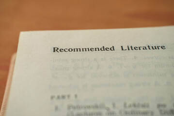 Obraz premium Close-up of a page in a book with the title Recommended Literature