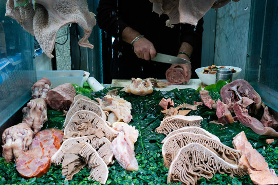 Street food Neapolitan "O Pere e o muss"