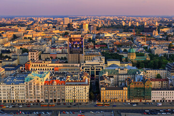 Obraz premium Cityscape at sunset - top view of Jerusalem Avenue and neighbourhood of Koszyki, located within the Srodmiescie district in center of Warsaw, Poland
