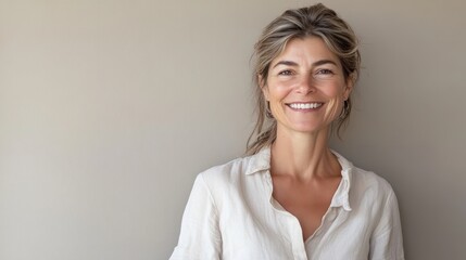 Fototapeta premium Smiling woman with natural beauty against a neutral background