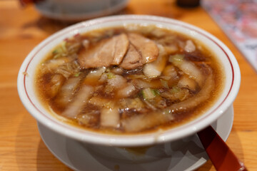 美味しいラーメンを食べる