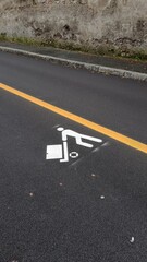 Obraz premium Loading and unloading goods logo. Sign on city street in Italy.