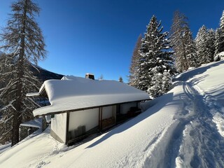 Swiss alpine holiday homes, mountain villas and holiday apartments in the winter ambience of the Swiss tourist winter resort of Davos - Canton of Grisons, Switzerland (Kanton Graubünden, Schweiz)
