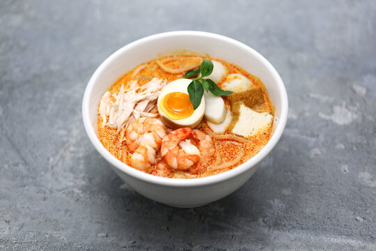 Laksa lemak is a noodle dish from Malaysia and Singapore.
A creamy spicy soup made with a coconut milk base. Common ingredients include shrimp, tofu, boiled eggs, and laksa leaf.&nbsp;