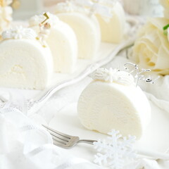 白いロールケーキでメリークリスマス