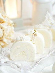 白いロールケーキでメリークリスマス