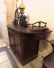 Ancien moulin &agrave; caf&eacute;