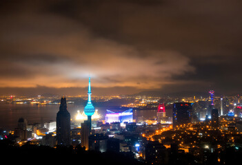 Fototapeta premium A photo of a night skyline city with bright lights