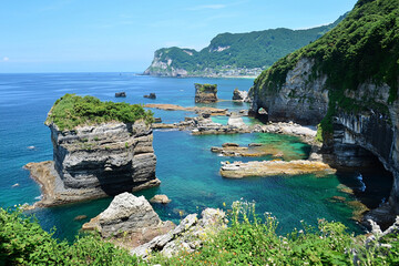 Obraz premium Rocky coast and clear waters