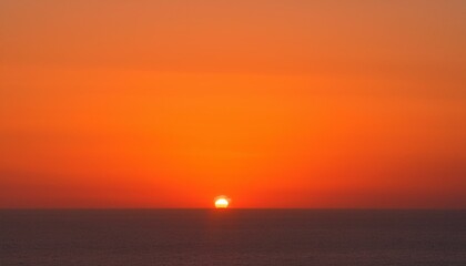 Obraz premium The point at which the temperature gradually drops in a bright orange sunset