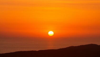 Fototapeta premium The point at which the temperature gradually drops in a bright orange sunset