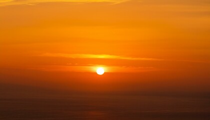 Fototapeta premium The point at which the temperature gradually drops in a bright orange sunset
