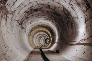 Budowa podziemnego tunelu pod miastem © rozentuzjazmowany