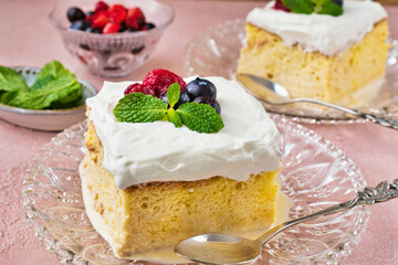 メキシコのスイーツ パステル・デ・トレス・レチェス(3種のミルクのケーキ)  Mexican sweets Pastel de Tres Leches( Mexican Tres Leches Cake,Tres Leches Cake,Three Milk Cake, 3 Milk Cake) 