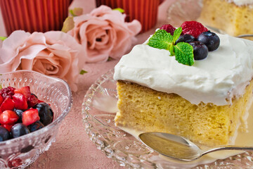 メキシコのスイーツ パステル・デ・トレス・レチェス(3種のミルクのケーキ)  Mexican sweets Pastel de Tres Leches( Mexican Tres Leches Cake,Tres Leches Cake,Three Milk Cake, 3 Milk Cake) 