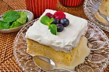 メキシコのスイーツ パステル・デ・トレス・レチェス(3種のミルクのケーキ)  Mexican sweets Pastel de Tres Leches( Mexican Tres Leches Cake,Tres Leches Cake,Three Milk Cake, 3 Milk Cake)